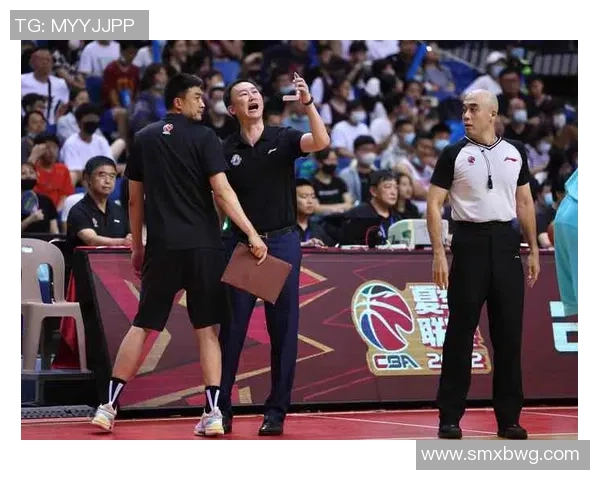 CBA激战山东男篮迎战青岛队期待精彩对决与球员表现的巅峰较量 CBA激战山东男篮迎战青岛队期待精彩对决与球员表现的巅峰较量